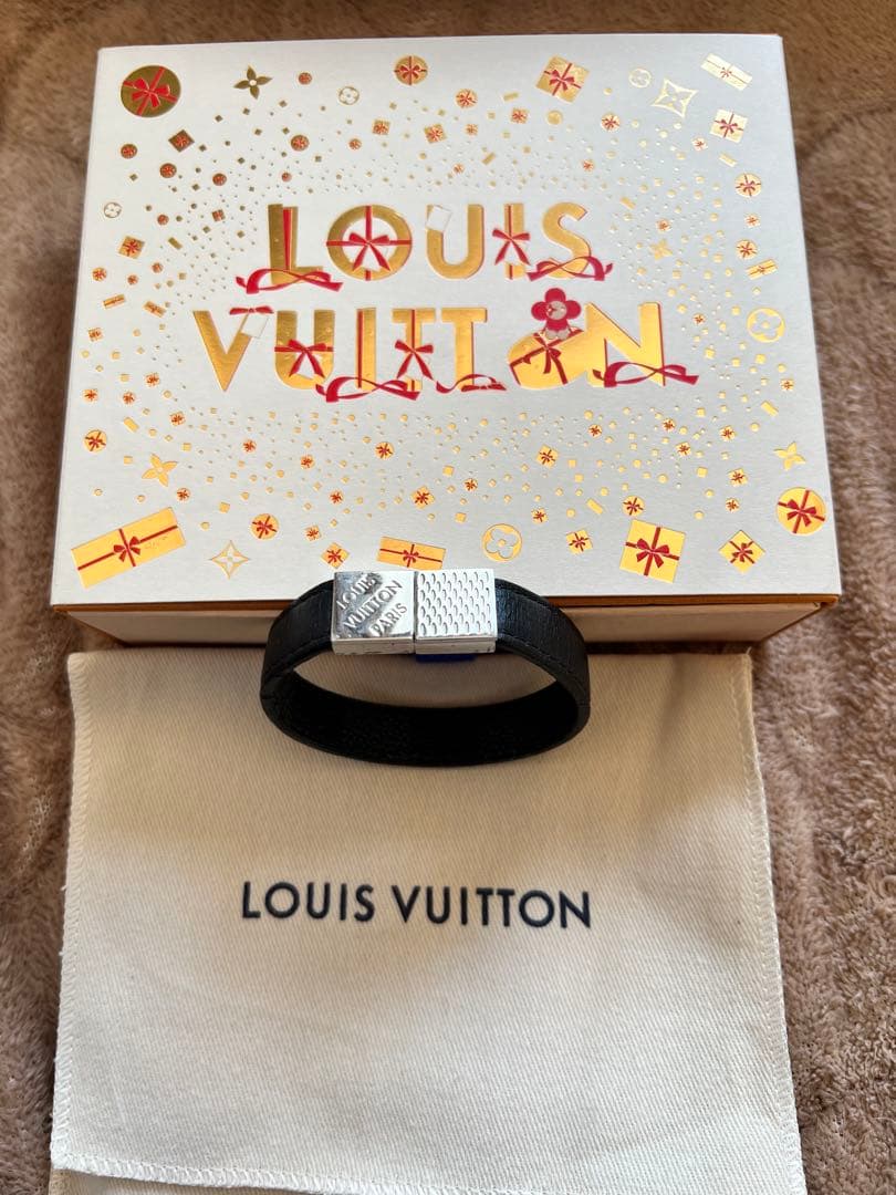 Louis Vuitton ブラックレザーブレスレット