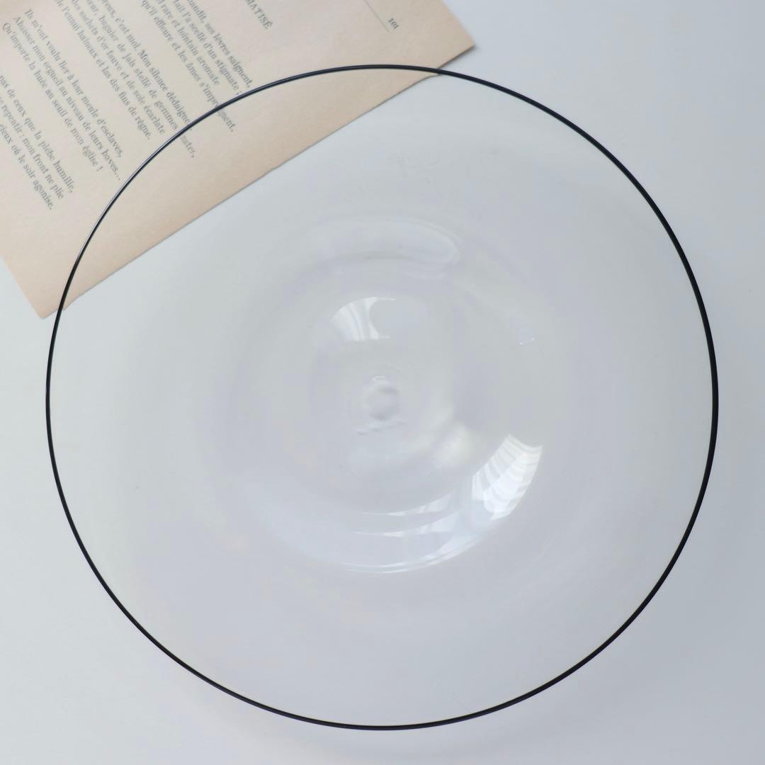 ☆人気ガラス作家　黒川登紀子　ガラスプレート　黒縁