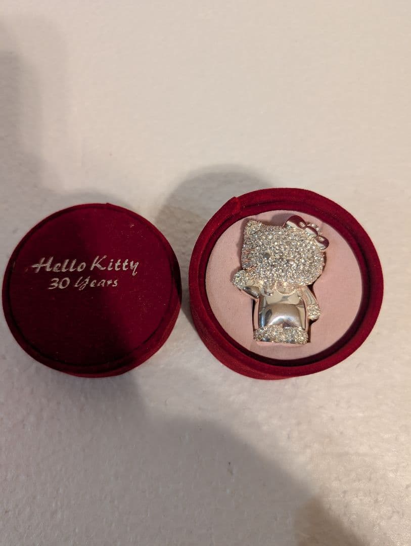 ハローキティ 30周年 ラインストーンフィギュア