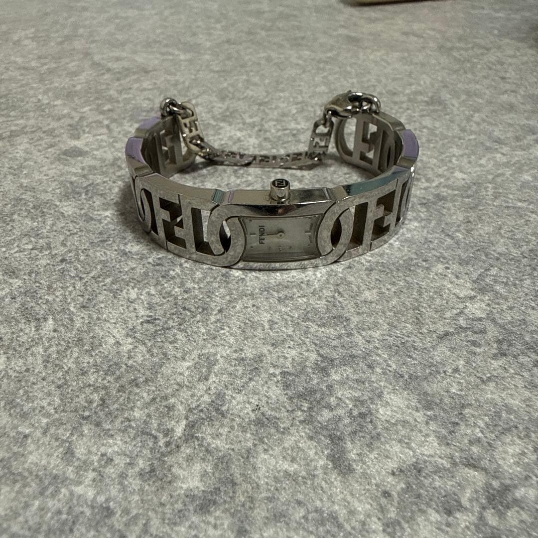 き*ん様 FENDI シルバー ステンレススチール オープンバングル