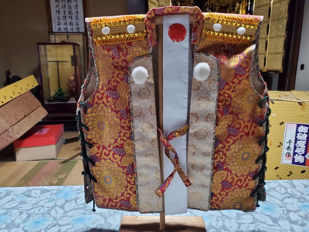 五月人形付属の陣羽織 華やかなデザイン