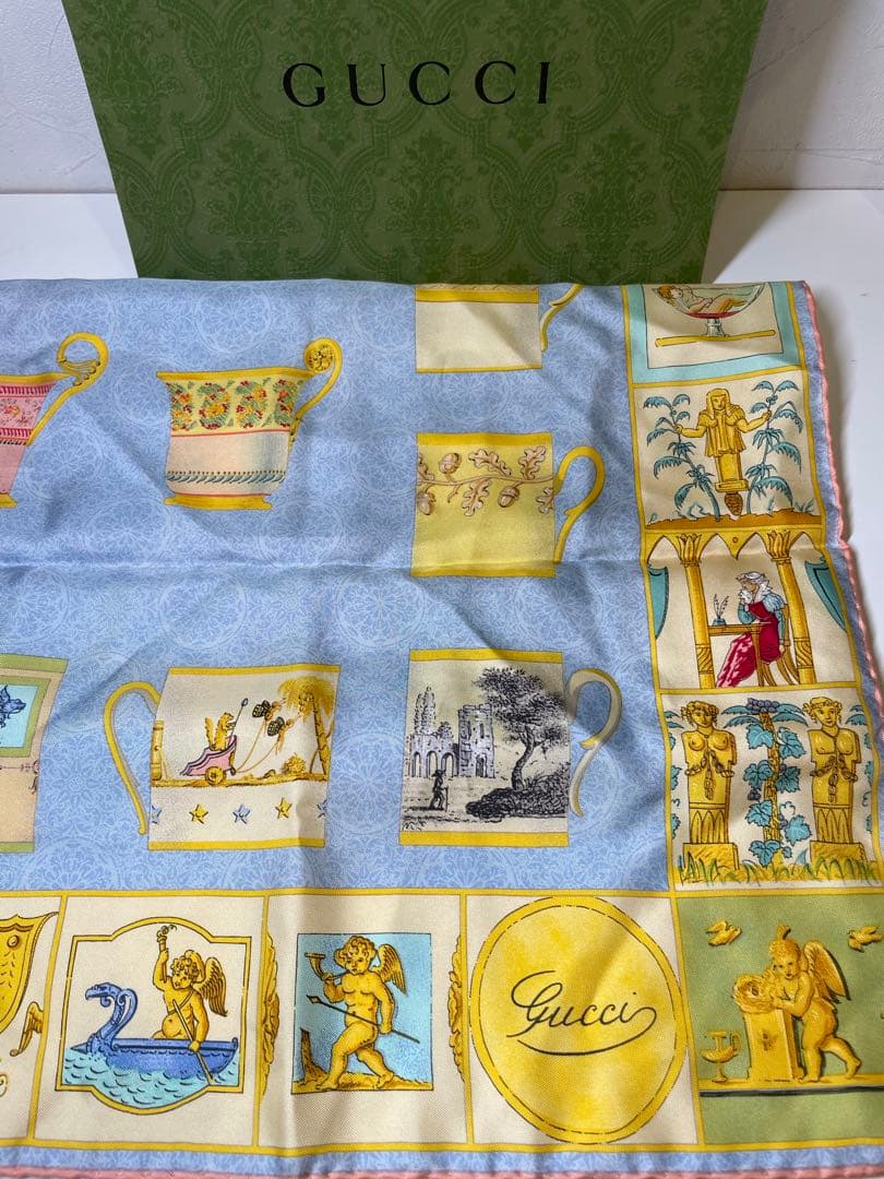 【極美品】GUCCI シルクスカーフ 多様なカップデザイン　85✖️85サイズ