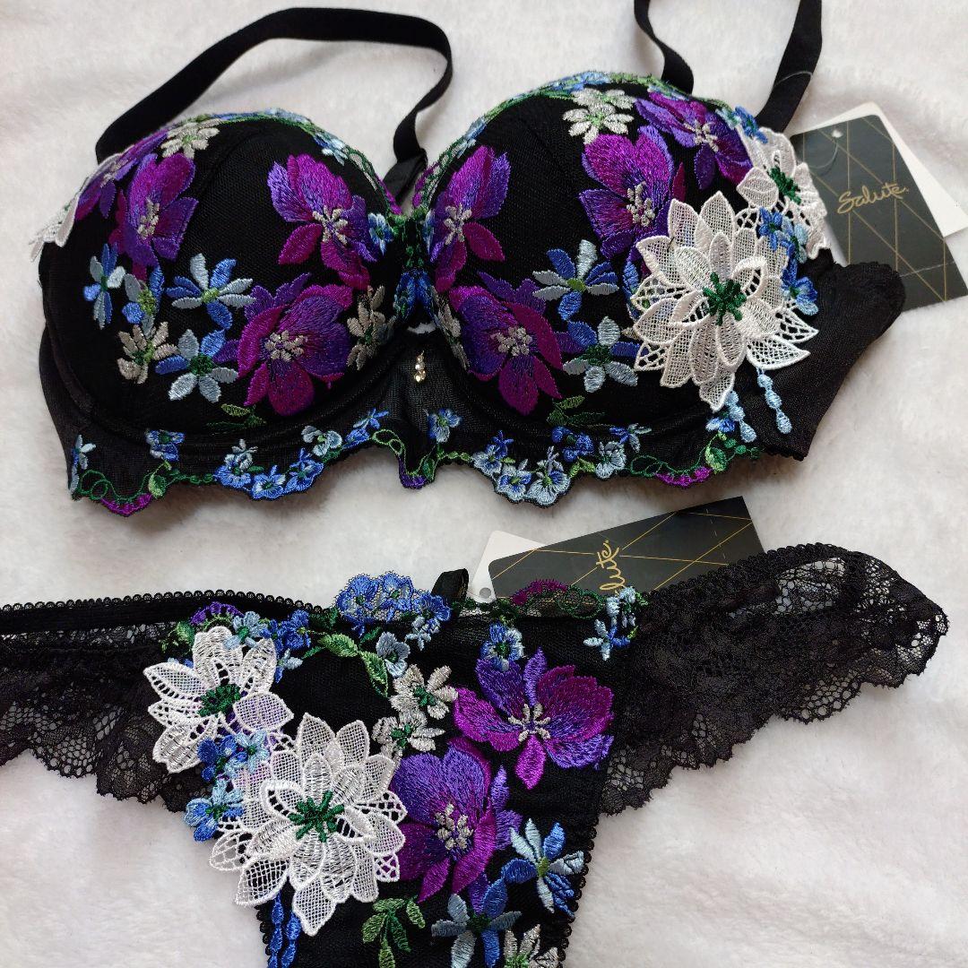 サルート　salute ブラジャーショーツセット81g E75 M