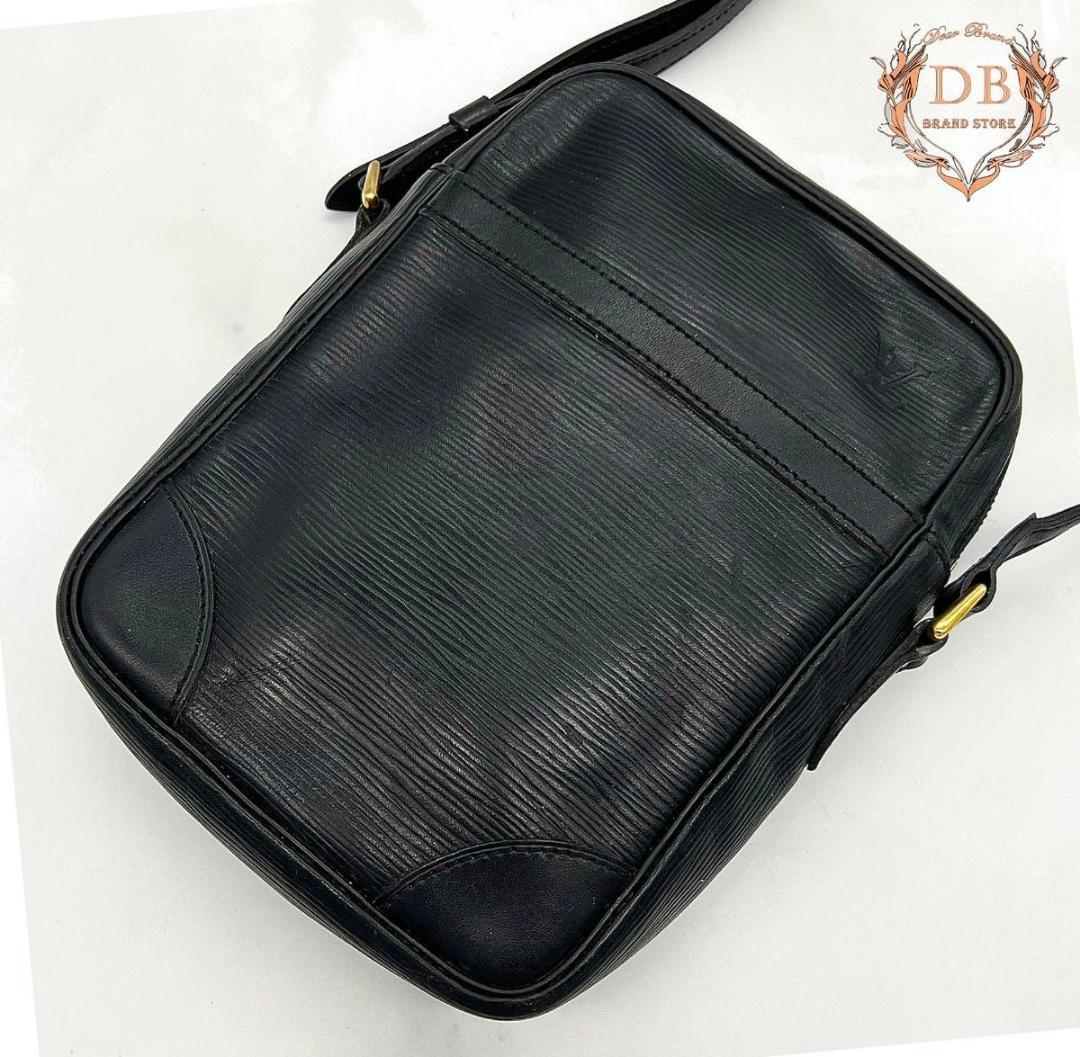 ルイヴィトン エピ ダヌーブ ショルダーバッグ ブラック 斜め掛け 男女兼用 黒