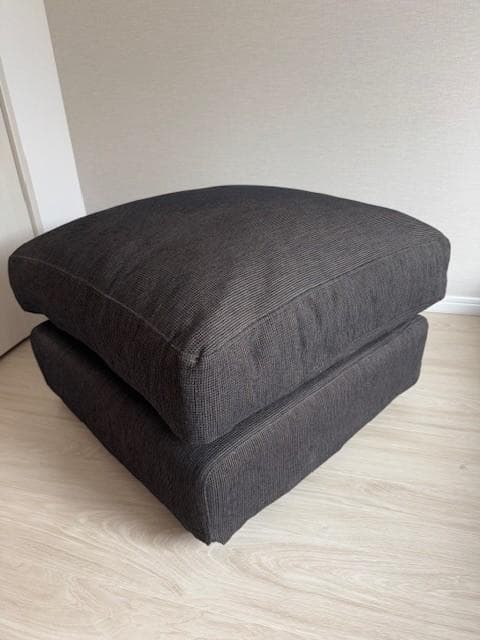 NOYES オットマン　黒　ファブリック