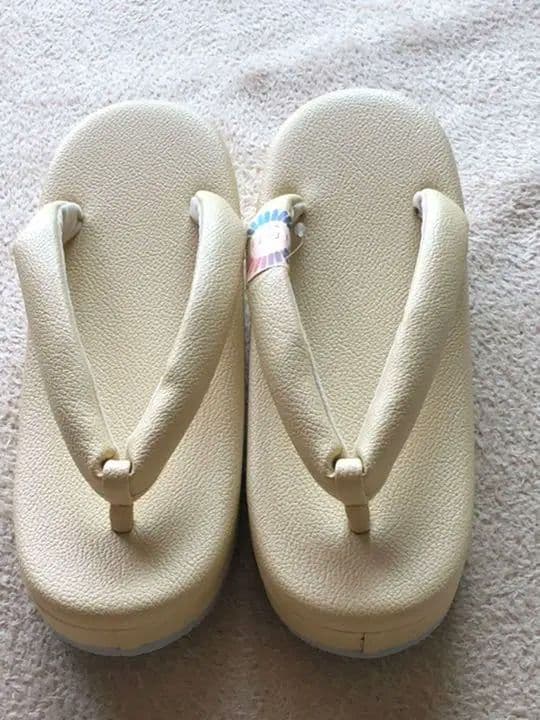 iroriベージュ生成り色の合皮草履フリーサイズ