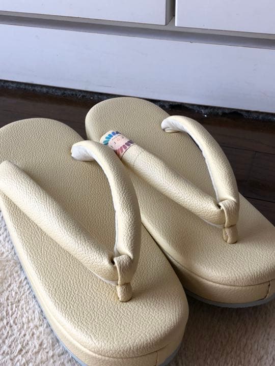 iroriベージュ生成り色の合皮草履フリーサイズ