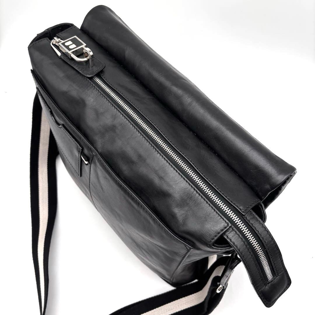 ✨良品✨バリー　メッセンジャーバッグ　トレスポ　A4可　レザー　南京錠