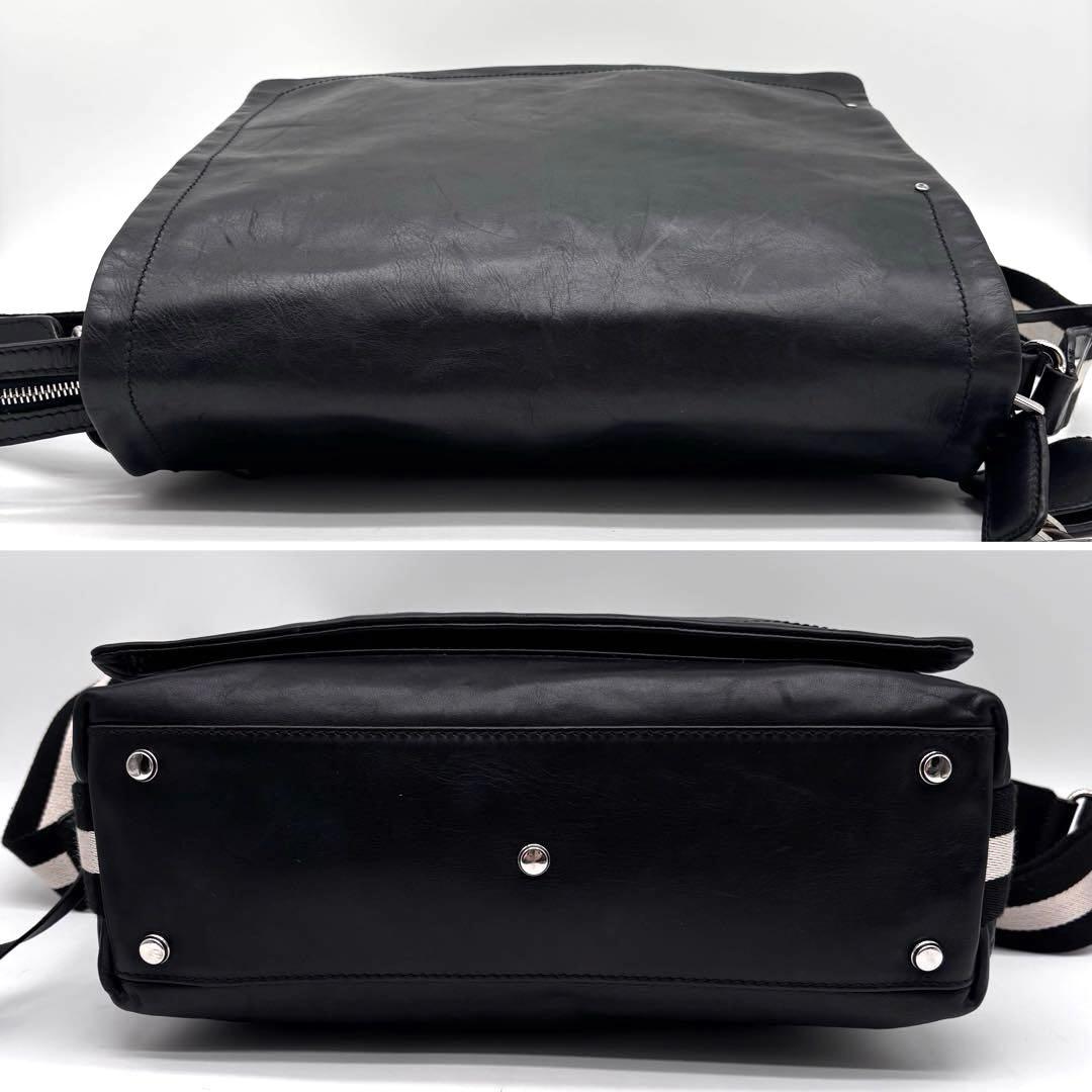 ✨良品✨バリー　メッセンジャーバッグ　トレスポ　A4可　レザー　南京錠