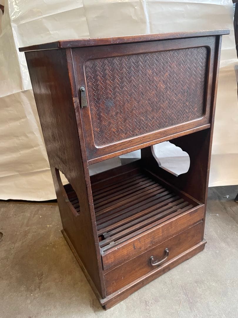 網代戸　木製棚　和風の棚