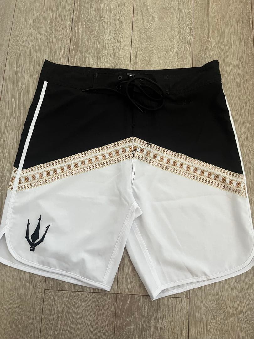 【完売品】正月セールFIEDサーフパンツ32インチ　フィジーク