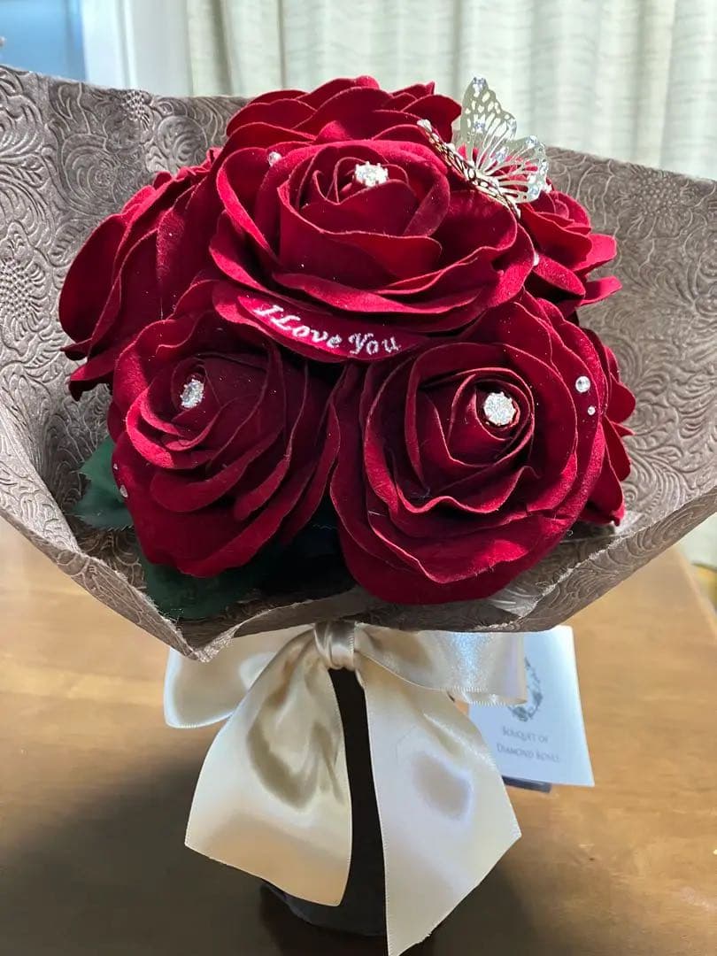 12本の赤バラ花束とガラス花瓶セット　ダイヤモンドローズ　プレミアムモデル