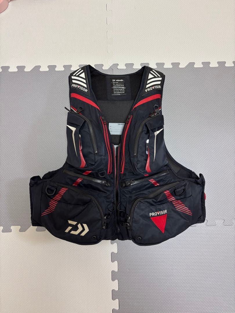 Daiwa PROVISOR ライフジャケット 黒/赤