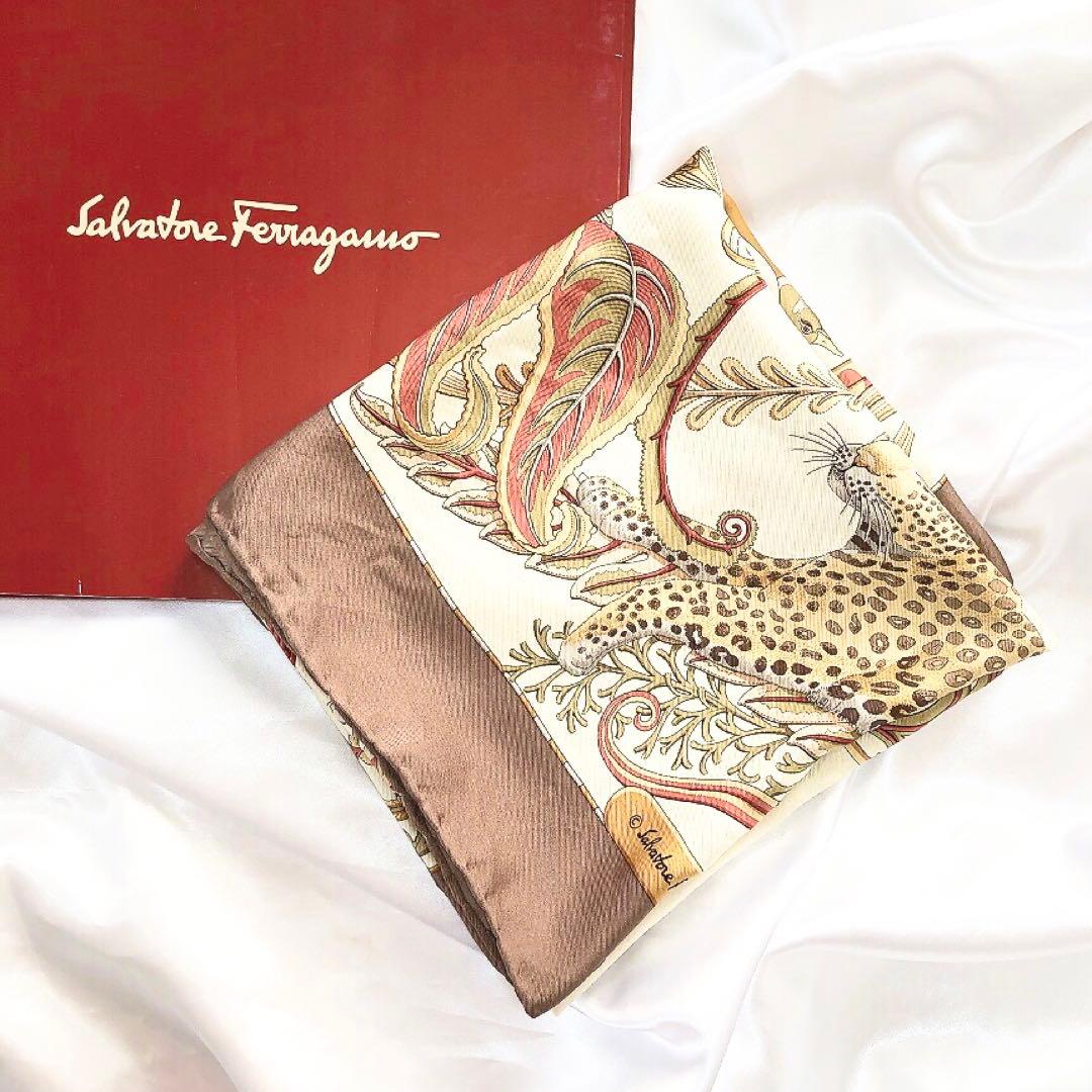 Ferragamo*フェラガモ　大判スカーフ　シルク100%　虎　猿　動物柄
