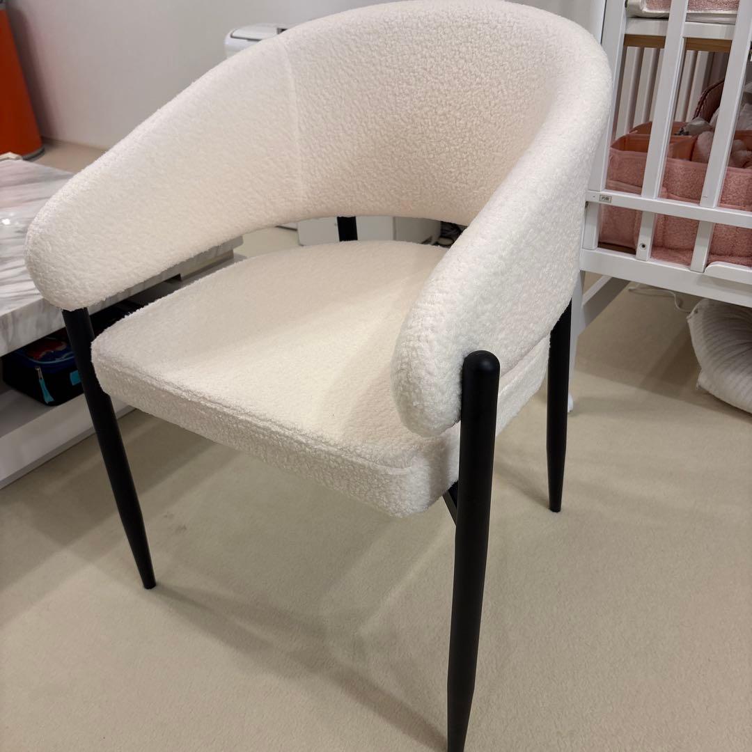 新品未使用　ダイニングチェア　1人掛け　アームチェア モダン