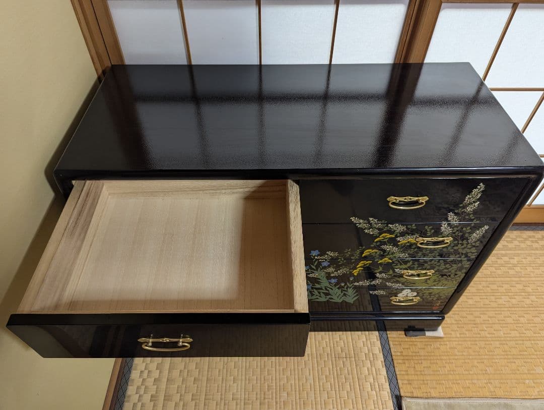 ち*り様 【ゴールデンウィーク大特価最終日！】花柄装飾の黒色木製 和箪笥