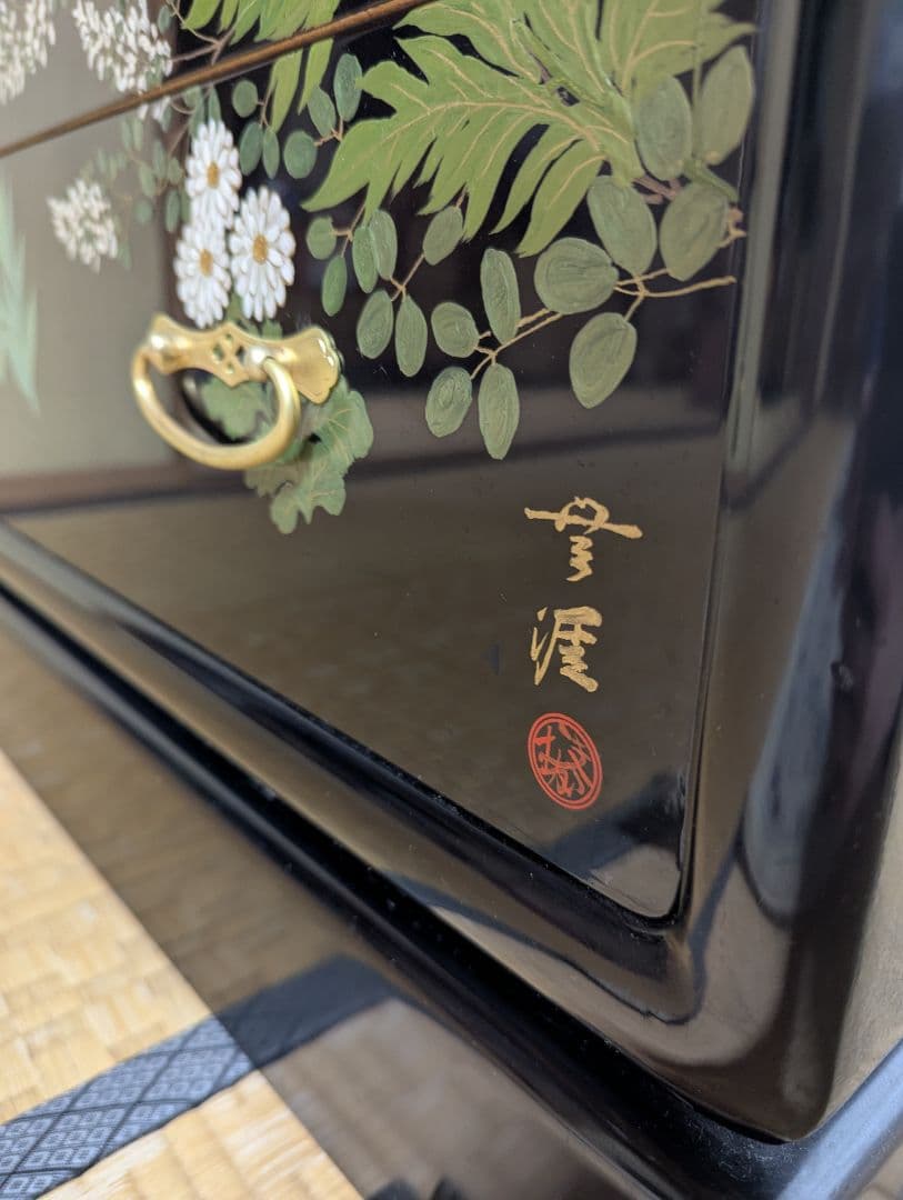 ち*り様 【ゴールデンウィーク大特価最終日！】花柄装飾の黒色木製 和箪笥