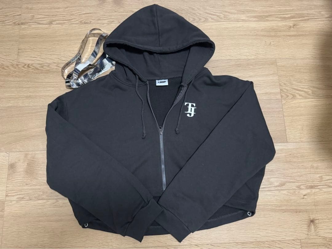 Travis Japan VIIsualパーカー