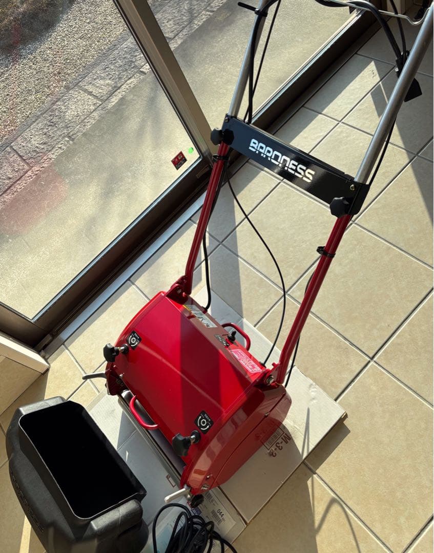 バロネス自走式芝刈り機