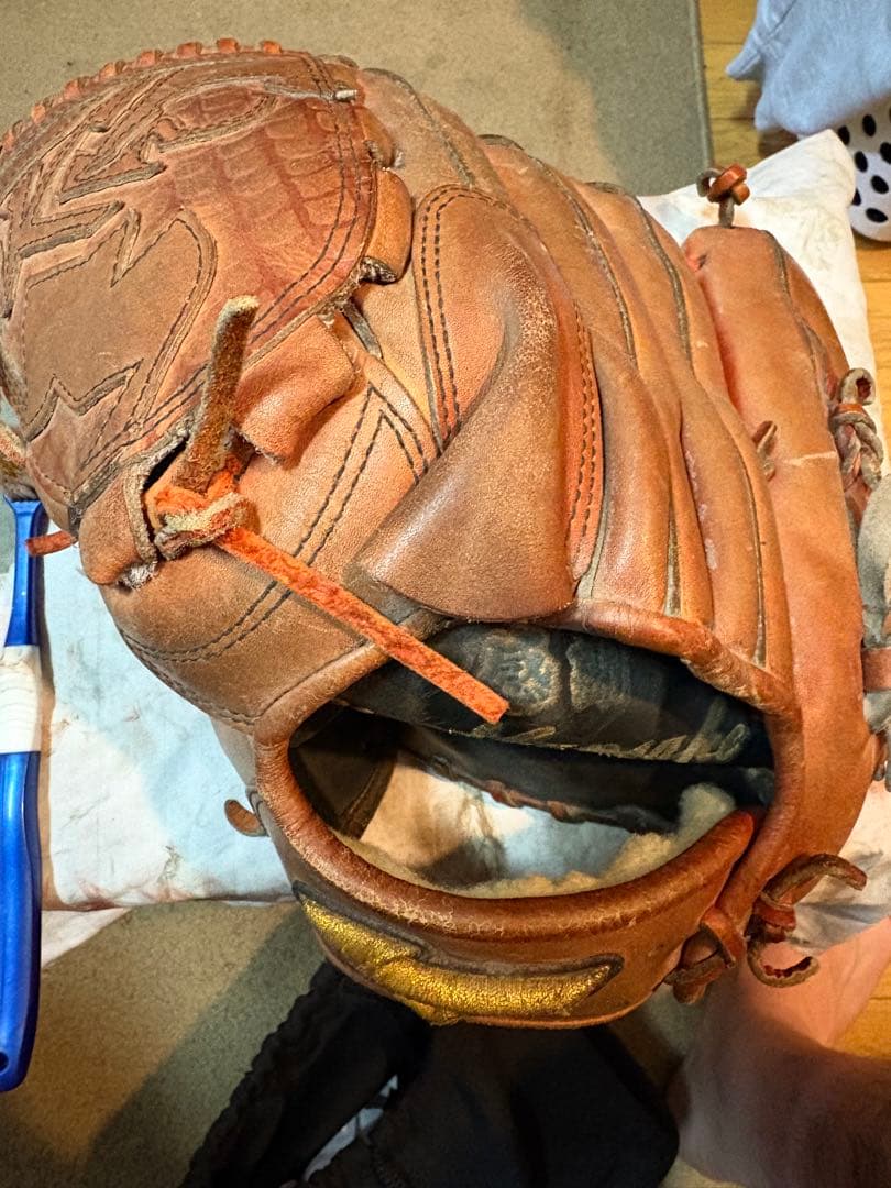 硬式投手用グローブ