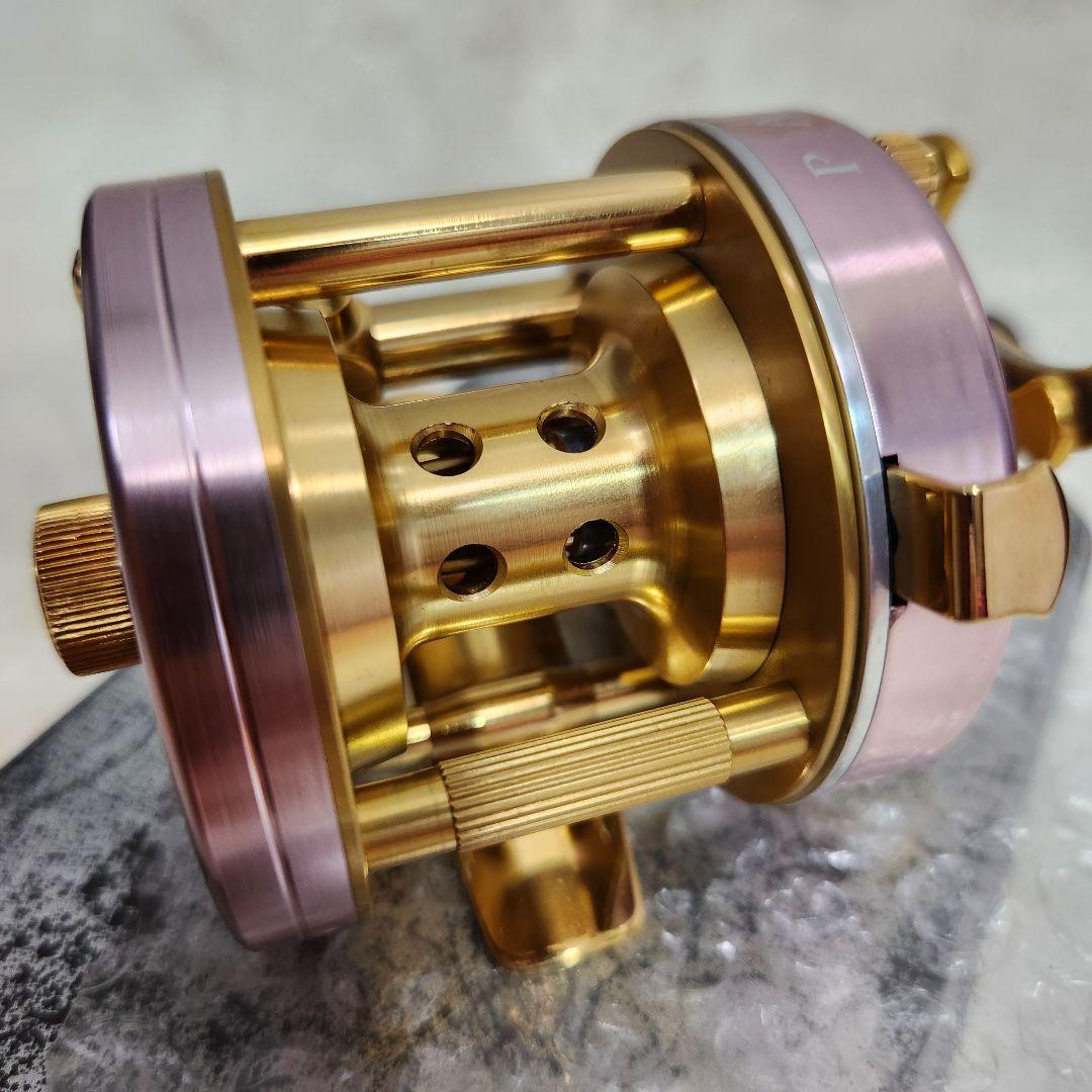 【ほぼ新品】megabass メガバス PAGANI ピンク ゴールド P300