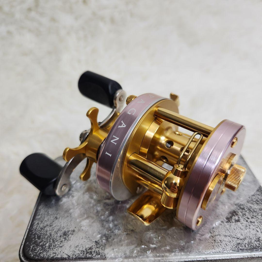 【ほぼ新品】megabass メガバス PAGANI ピンク ゴールド P300