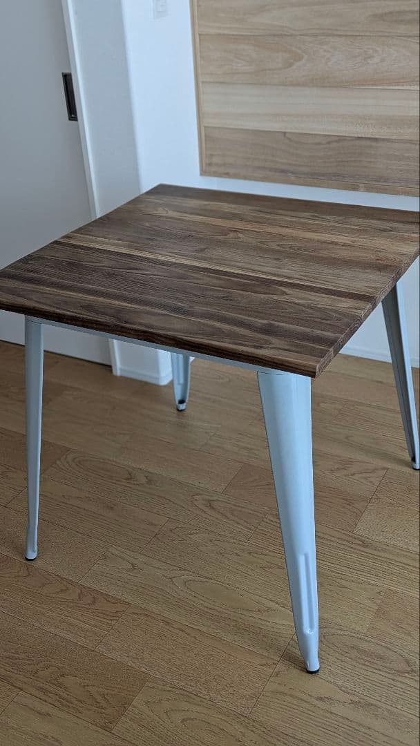 ノーチェ　NOCE グレーカラーのスチール　80㎝ダイニングテーブル