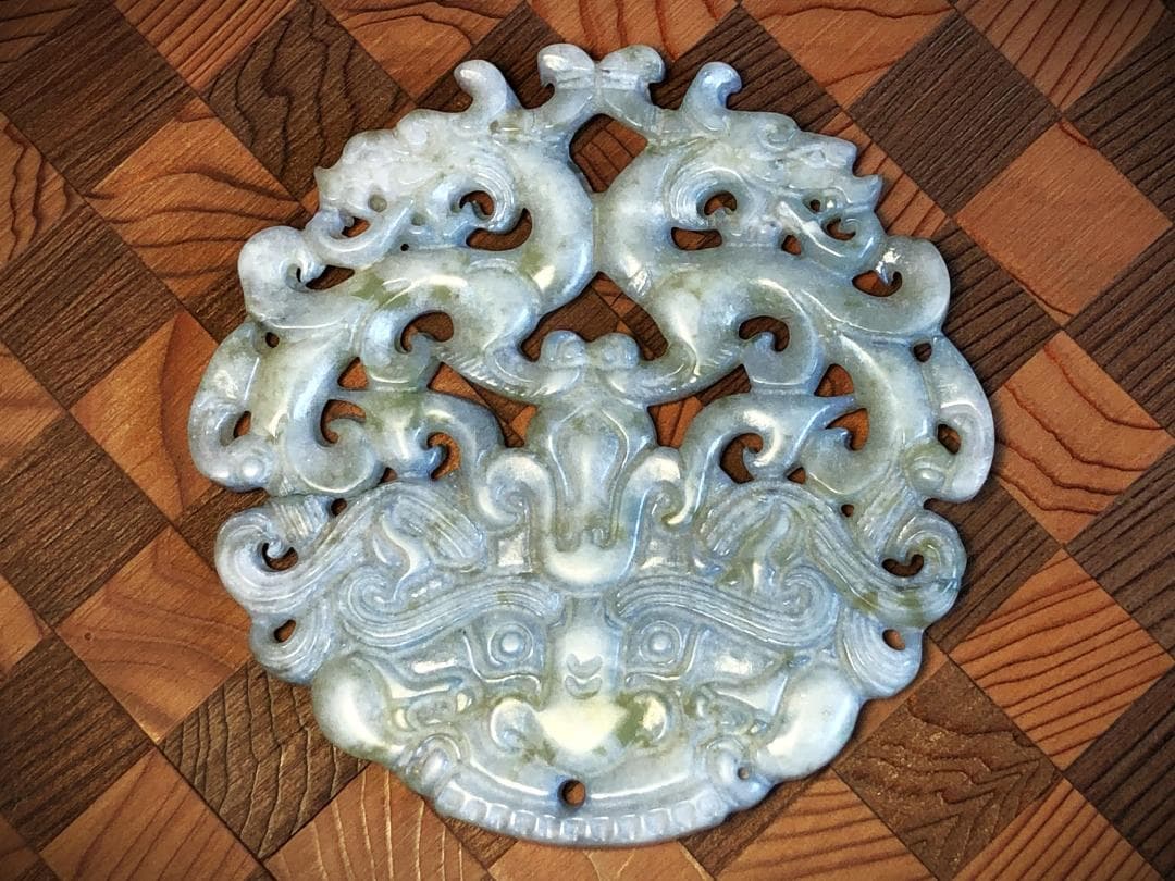 【 中国骨董翡翠 】　双龍饕餮文　地透かし容彫り　佩玉/古玉/和田玉